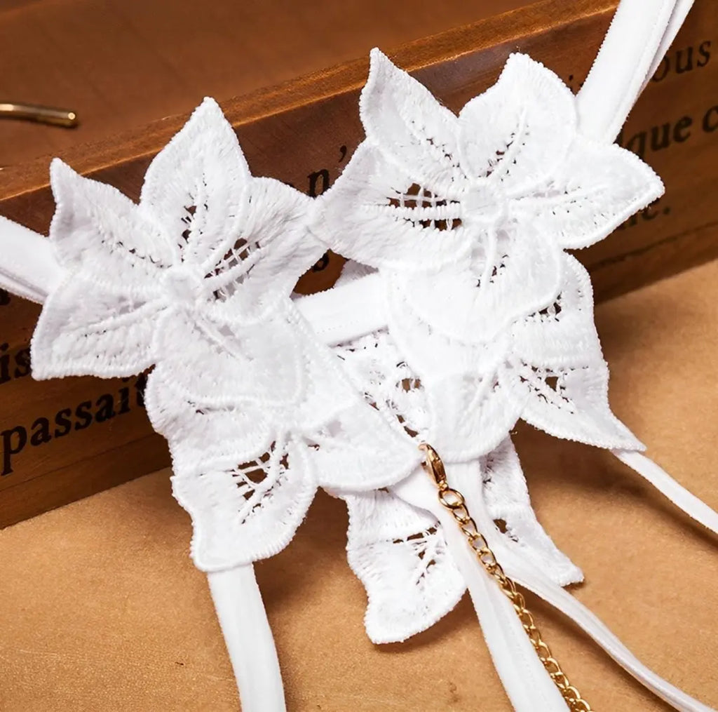 Calcinha com bordado em flor