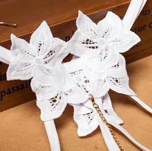 Calcinha com bordado em flor