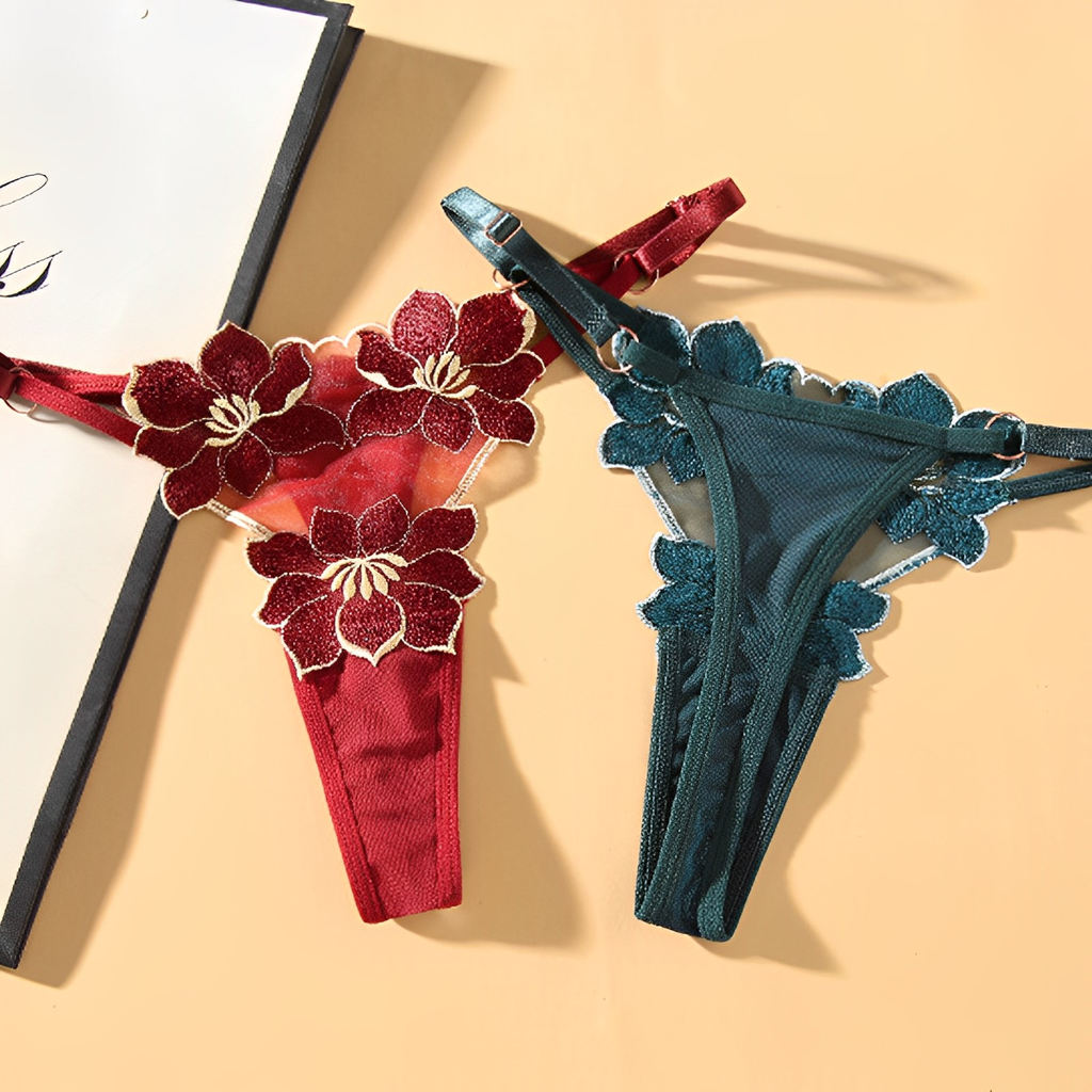 Calcinha com regulagem e bordado em flor