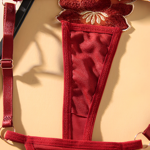 Calcinha com regulagem e bordado em flor