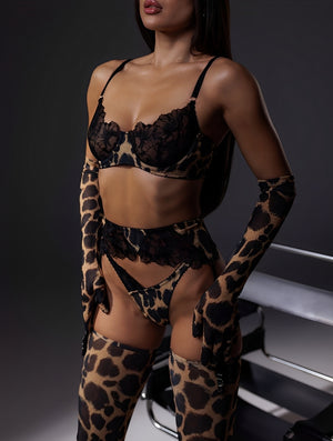 Conjunto Lingerie Animal Print com Renda, Meias e Luvas – Selvagem, Sexy e Sofisticada
