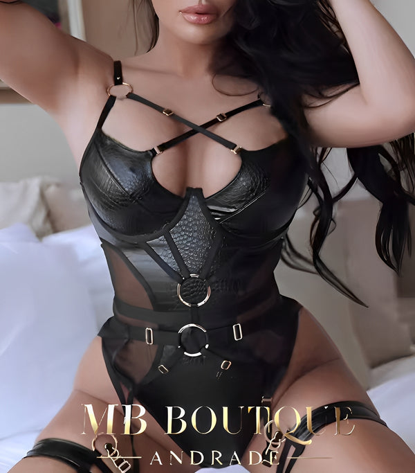 Body Preto com Fivelas – Estrutura marcante e acabamento impecável