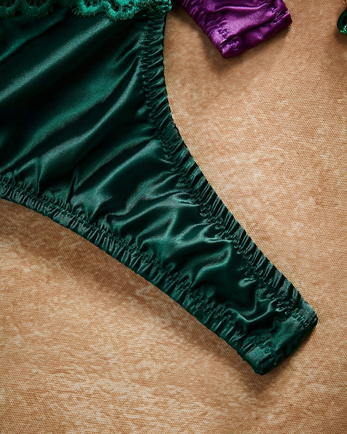 Kit com 3 Calcinhas Fio Dental Acetinadas com Joia - Lingerie Sensual para presentear