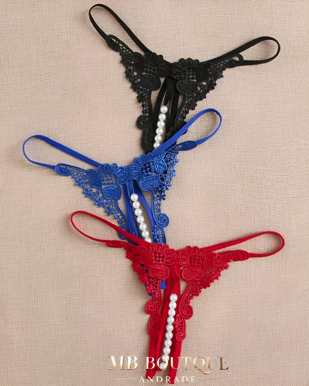 Calcinha Fio Dental com Pérolas – Kit Sensual em Renda Preta, Azul e Vermelha | Lingerie Erótica Luxuosa