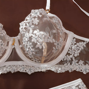 Conjunto de Lingerie Branca Rendado com Cinta-Liga, e meias Aro e Tule - Sensual Elegante Sem Bojo
