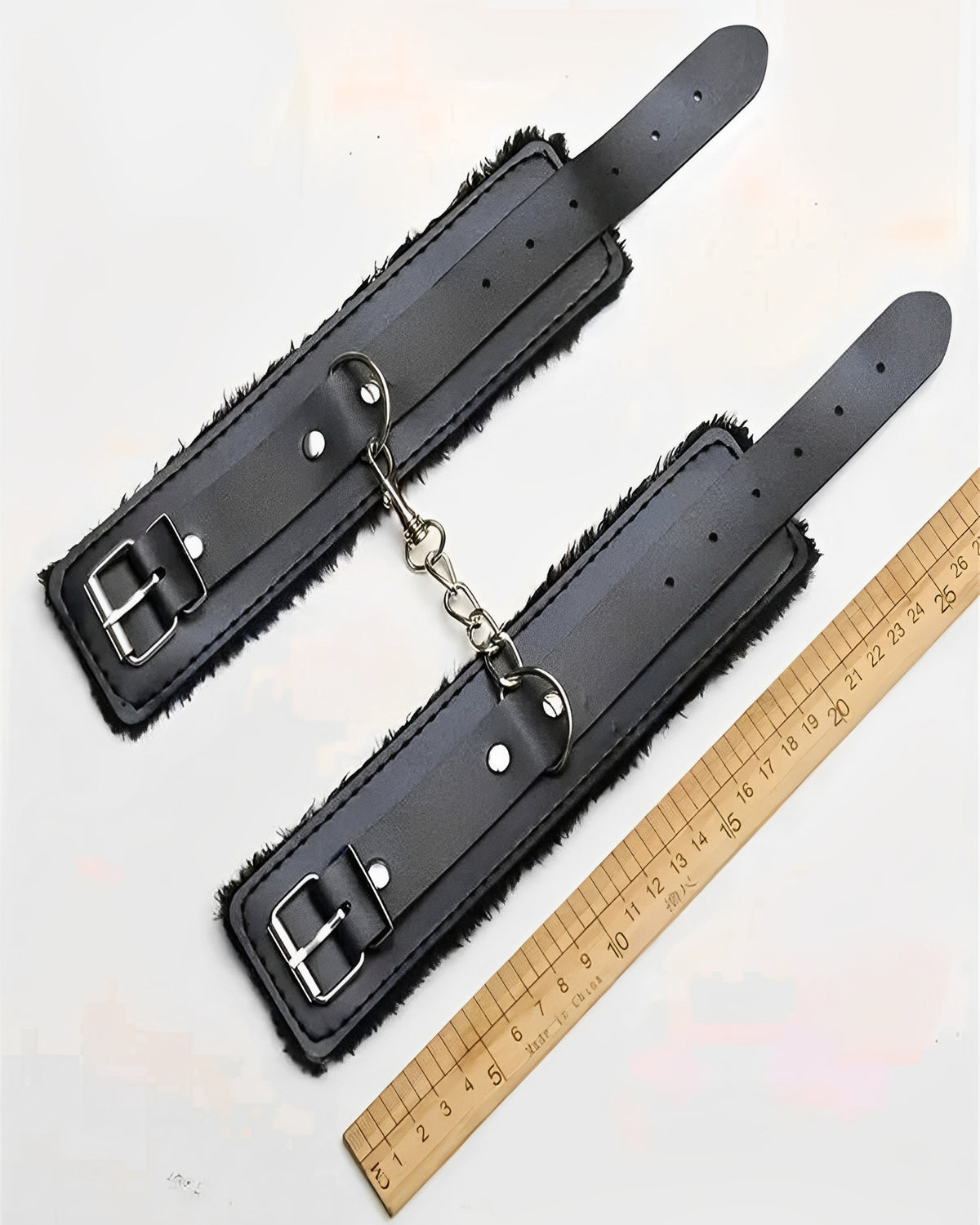 Kit de Restrição BDSM Hardcore - Algemas de Tornozelo com Corrente + Venda Preta (2 peças)