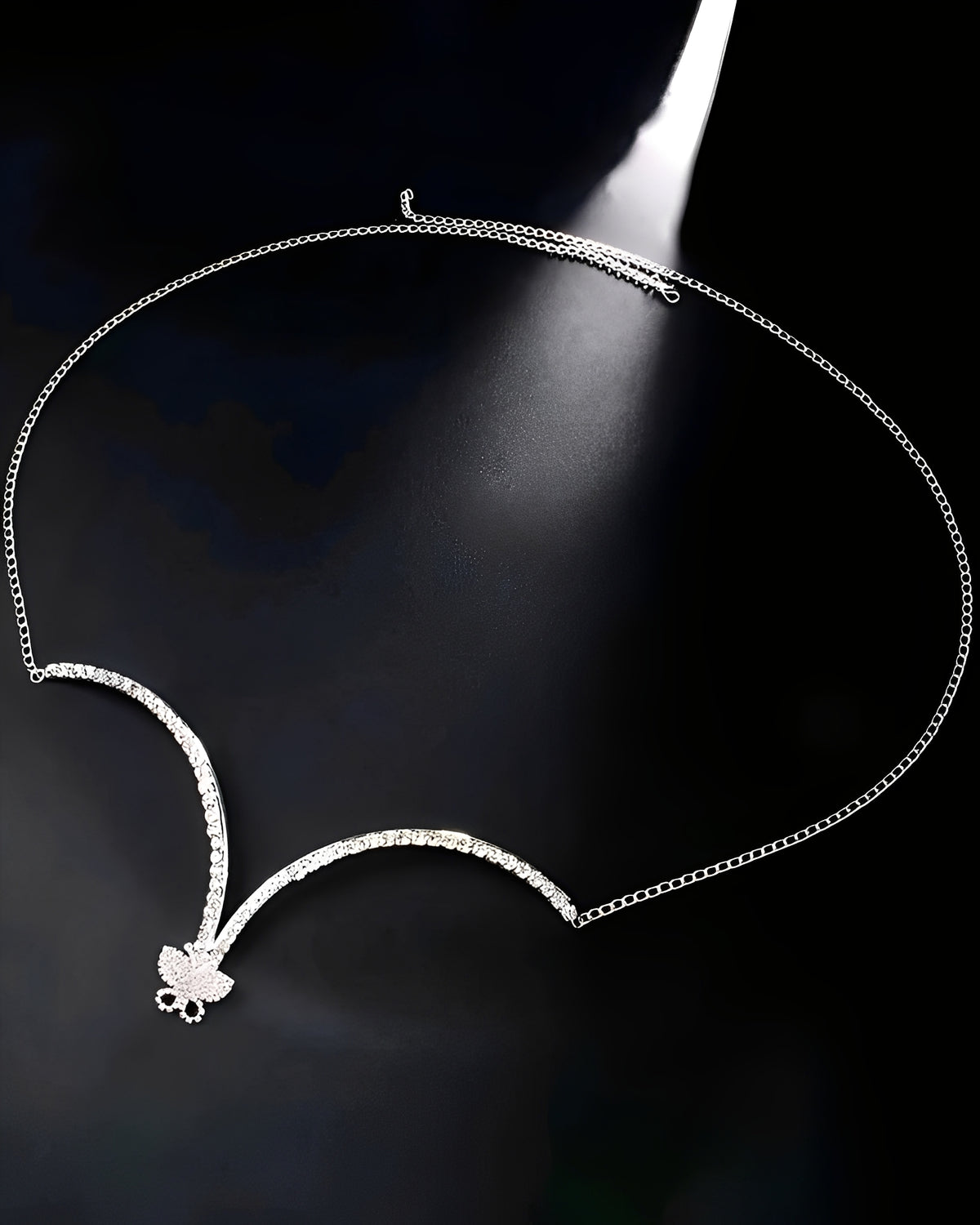 Colar Luxo Prata Feminino com Borboleta em Strass – Acessório Exclusivo e Elegante