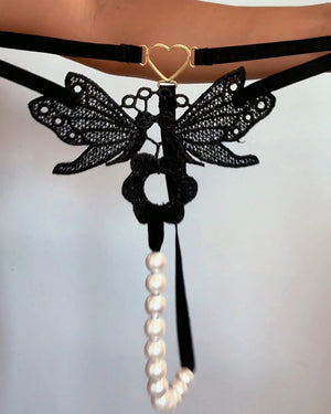 Calcinha Fio Dental em Renda com Pérolas e Coração em Metal – Lingerie de Luxo Elegance Preta - P ao GG