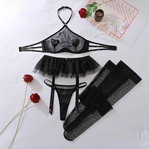 Lingerie Preta com Cinta-Liga e Corações em Tule Transparente - Conjunto Sensual com Aro, Meias Inclusas e Detalhes Luxuosos