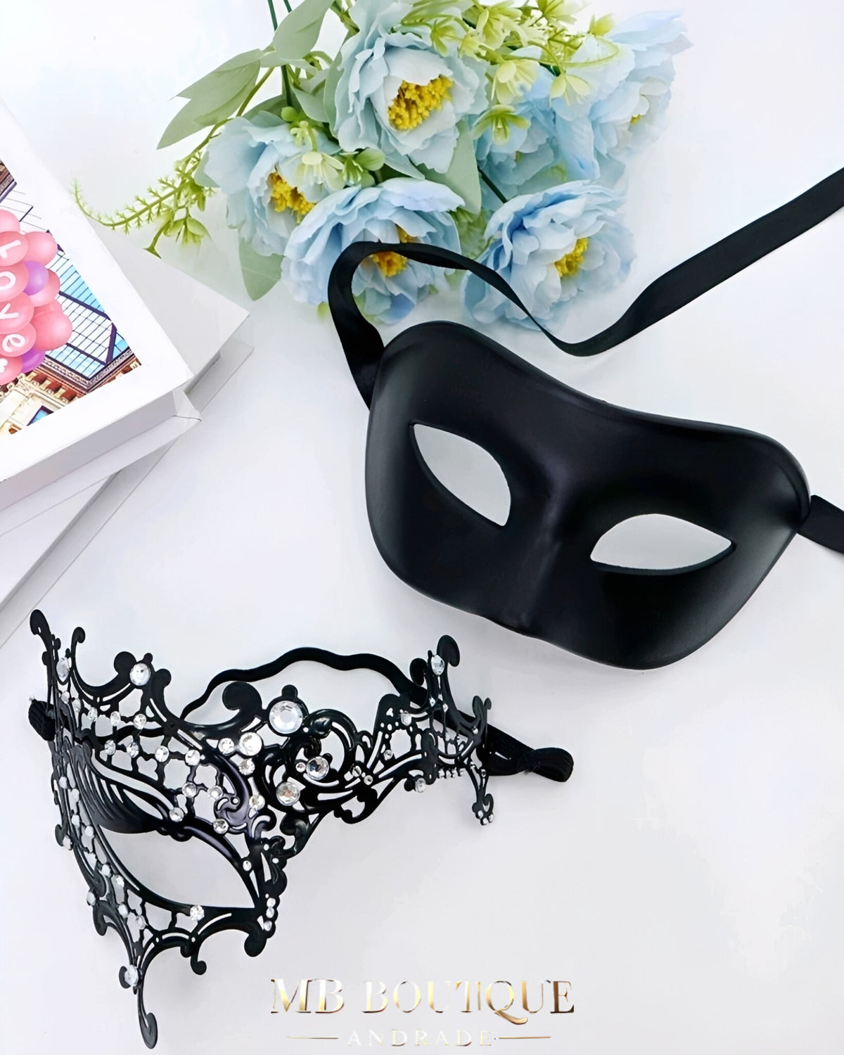 Kit Máscara Veneziana Luxo em Metal com Brilho + Máscara Clássica Preta Unissex - Fantasia de Casal, Festa à Fantasia, Baile de Máscaras, Acessório Sensual e Elegante