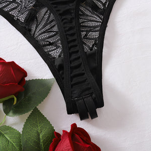 Conjunto de Lingerie Preta Strappy em Renda Transparente com Calcinha Fio Dental – Sensual, Exclusiva e Sem Bojo