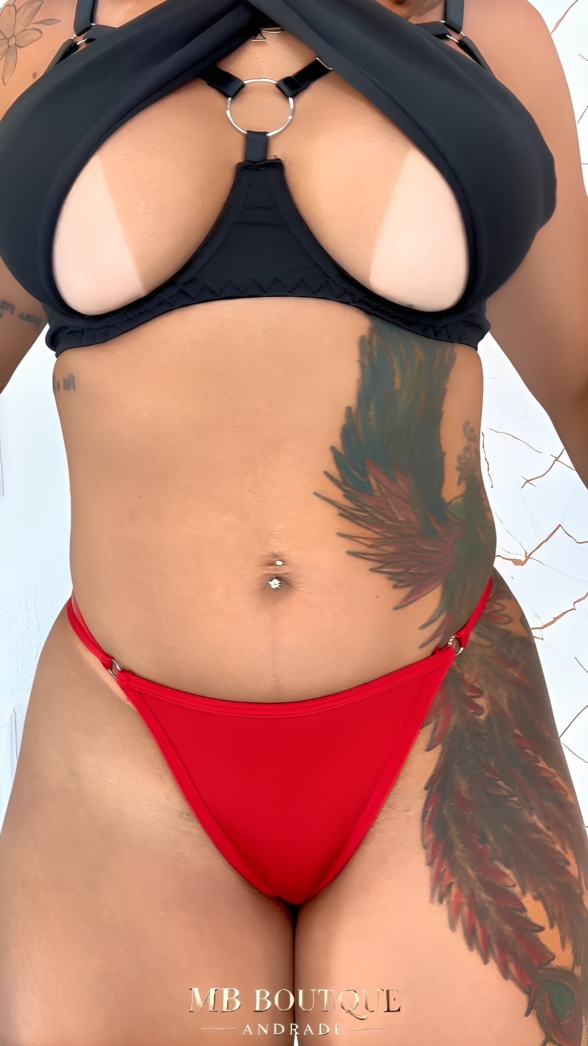 Calcinha Fio Dental Vermelha com Coração em Strass e Renda — Lingerie Sensual Feminina Elegante e Ousada