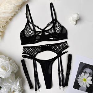 Conjunto de Lingerie Sensual Preta em Tule e Tela com Aro e Cinta-Liga - Lingerie Feminina Elegante e Poderosa