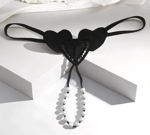 Calcinha Fio Dental Preta com Pérolas e Renda em Formato de Coração – Lingerie Sensual de Luxo Feminina