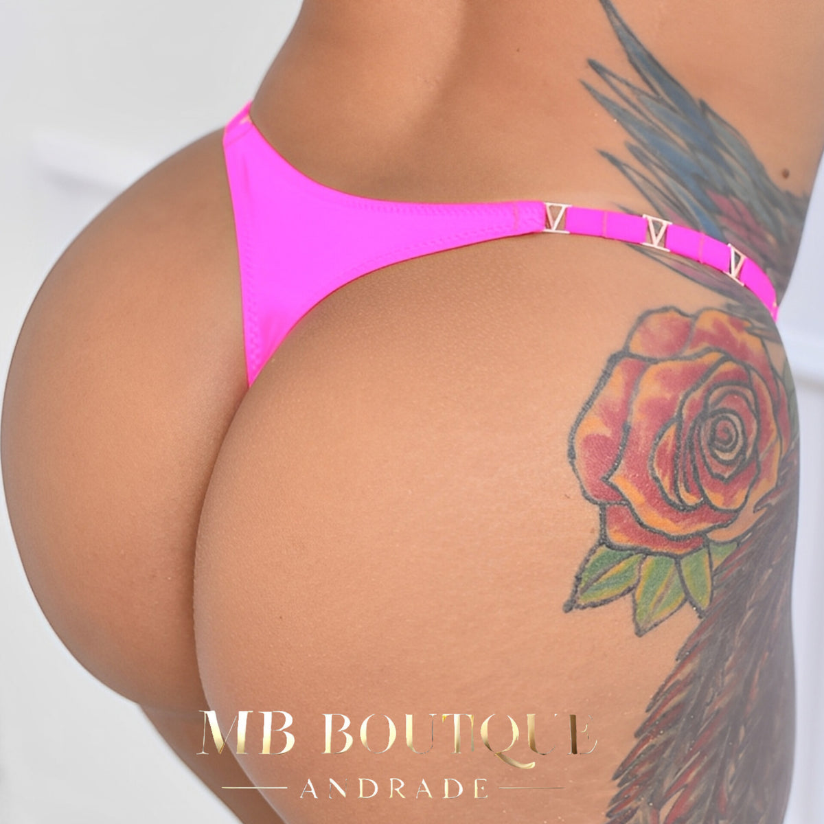 Calcinha Fio Dental com detalhes Dourados – Lingerie Feminina de Luxo em Pink, Branco com Preto e Preto