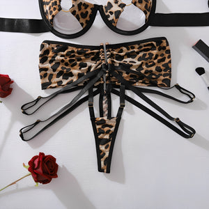 Conjunto Lingerie Animal Print com Aro, Argolas Douradas e Calcinha Fio Dental Strappy - Sensualidade Poderosa