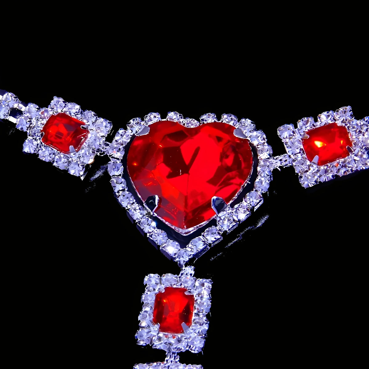 Calcinha Luxo com Correntes de Strass e Pedras Vermelhas – Detalhe Coração – Coleção Gold