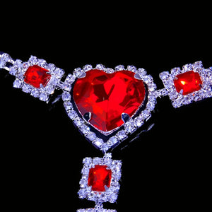 Calcinha Luxo com Correntes de Strass e Pedras Vermelhas – Detalhe Coração – Coleção Gold