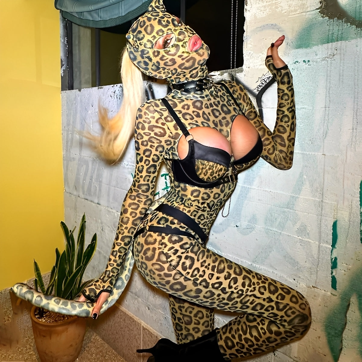 Fantasia de Onça Sexy com Máscara, Cauda e Conjunto Lingerie Animal Print – Conjunto Erótico Feminino Exclusivo