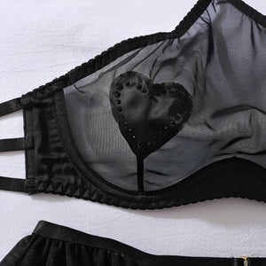Lingerie Preta com Cinta-Liga e Corações em Tule Transparente - Conjunto Sensual com Aro, Meias Inclusas e Detalhes Luxuosos