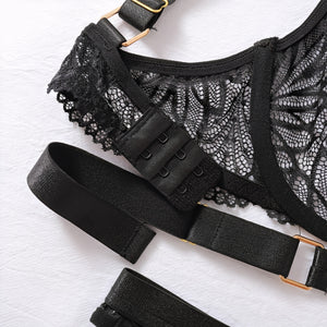 Conjunto de Lingerie Preta Strappy em Renda Transparente com Calcinha Fio Dental – Sensual, Exclusiva e Sem Bojo