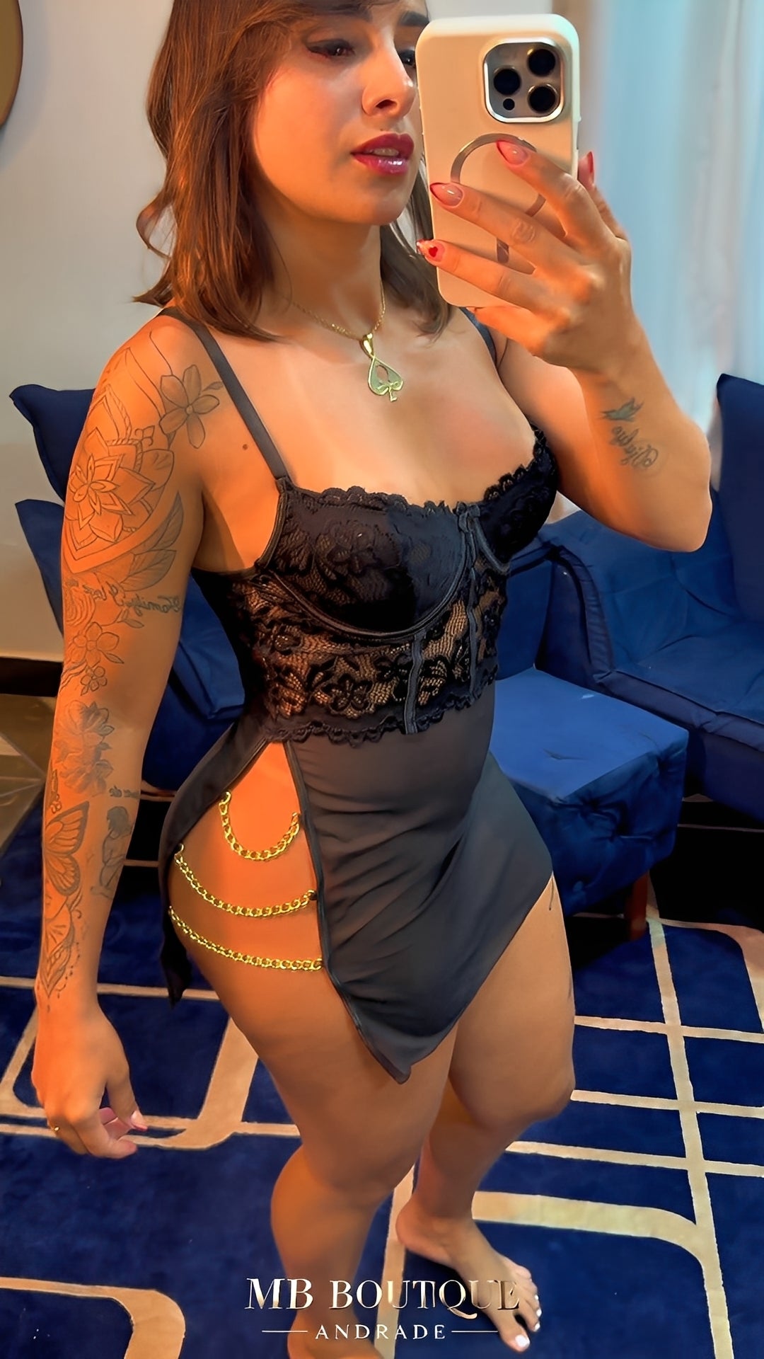 Camisola Sensual Preta em Renda com Transparência e Correntes Douradas - Lingerie Feminina Elegante P ao GG