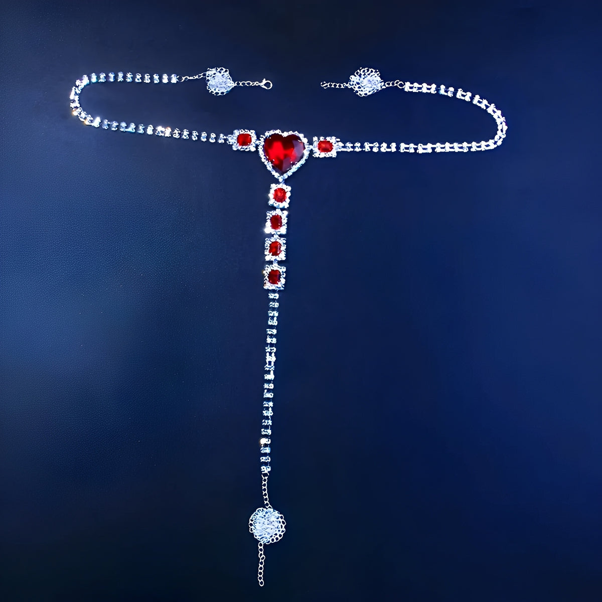 Calcinha Luxo com Correntes de Strass e Pedras Vermelhas – Detalhe Coração – Coleção Gold