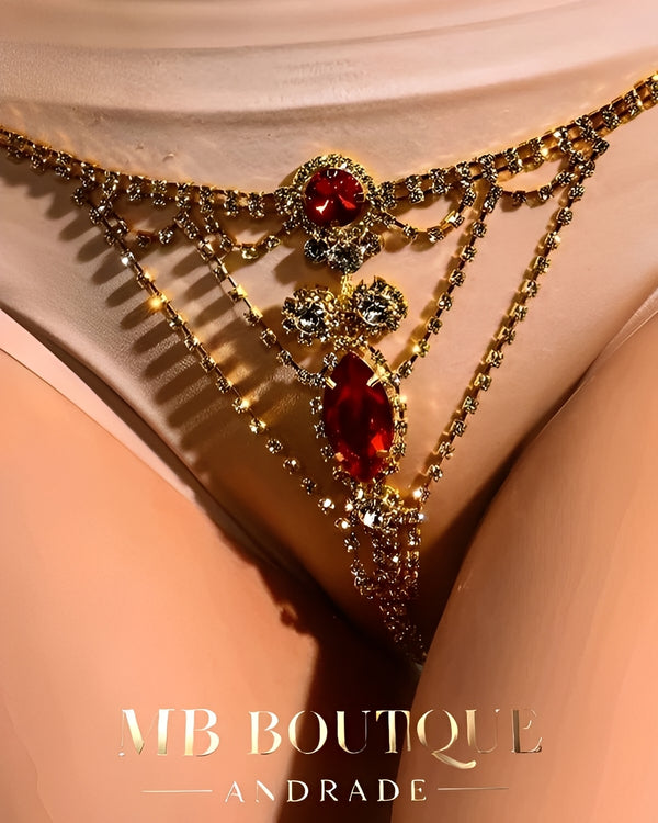 Calcinha Joia Luxo com Pedras Vermelhas e Correntes de Strass – Coleção Gold | Lingerie Luxuosa