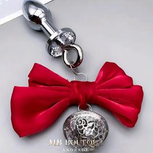 Plug Anal com Laço de Cetim e Pingente – Metal Premium Rosa, Preto e Vermelho | Acessório Sexy e Sofisticado