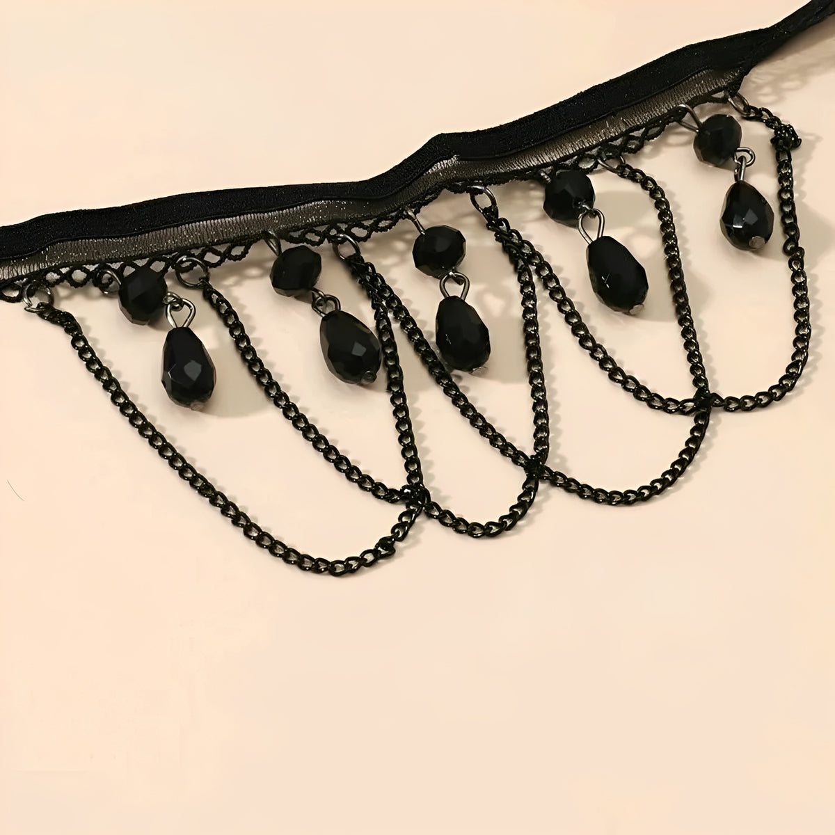 Liga de Coxa Preta Sexy com Correntes e Gotas em Resina – Lingerie Erótica e Acessório de Sedução