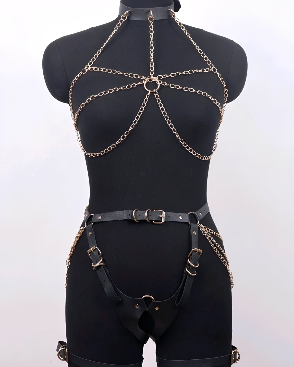 Harness Sexy em Couro PU com Correntes Douradas – Lingerie Fetiche Ajustável para Corpo Todo