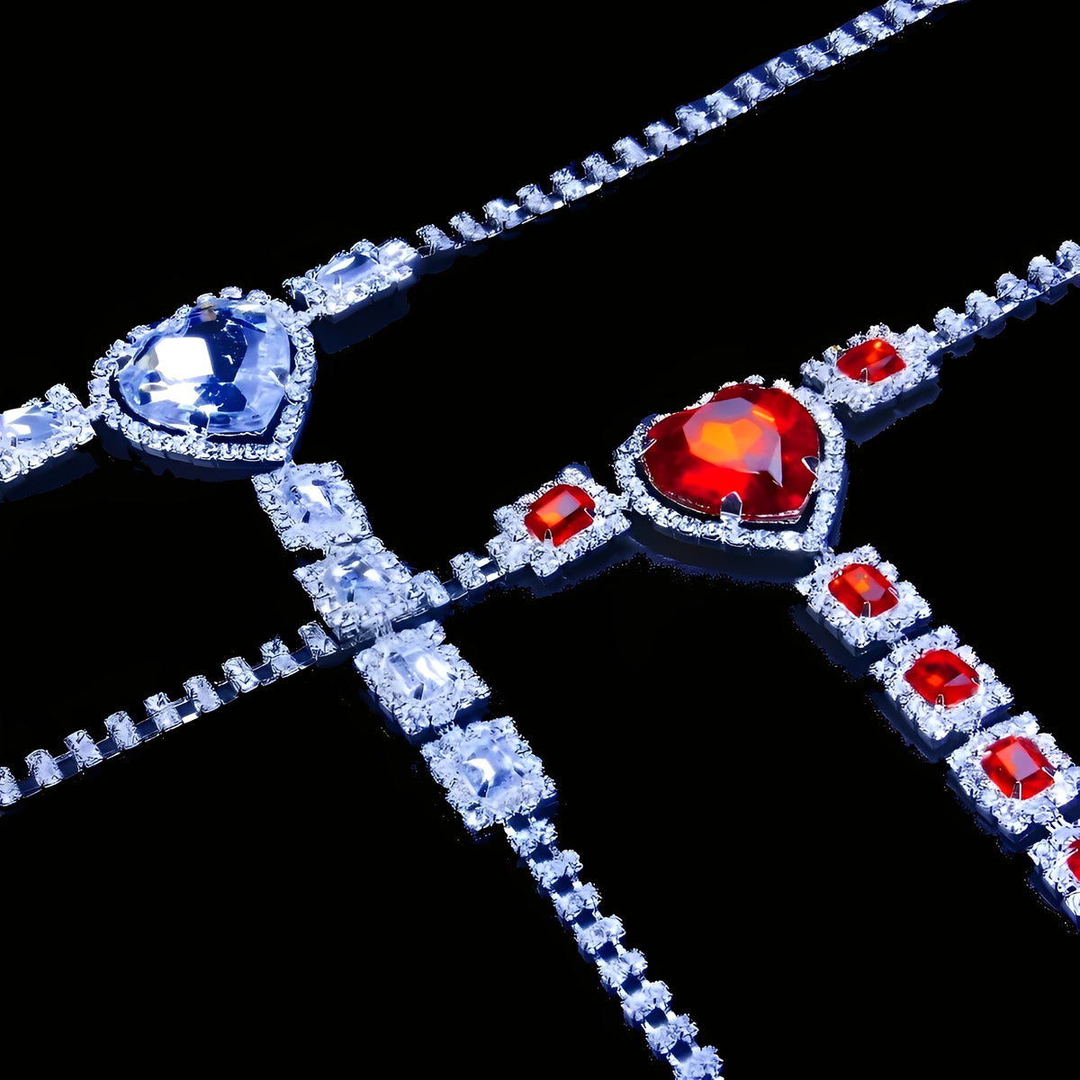 Calcinha Luxo com Correntes de Strass e Pedras Vermelhas – Detalhe Coração – Coleção Gold