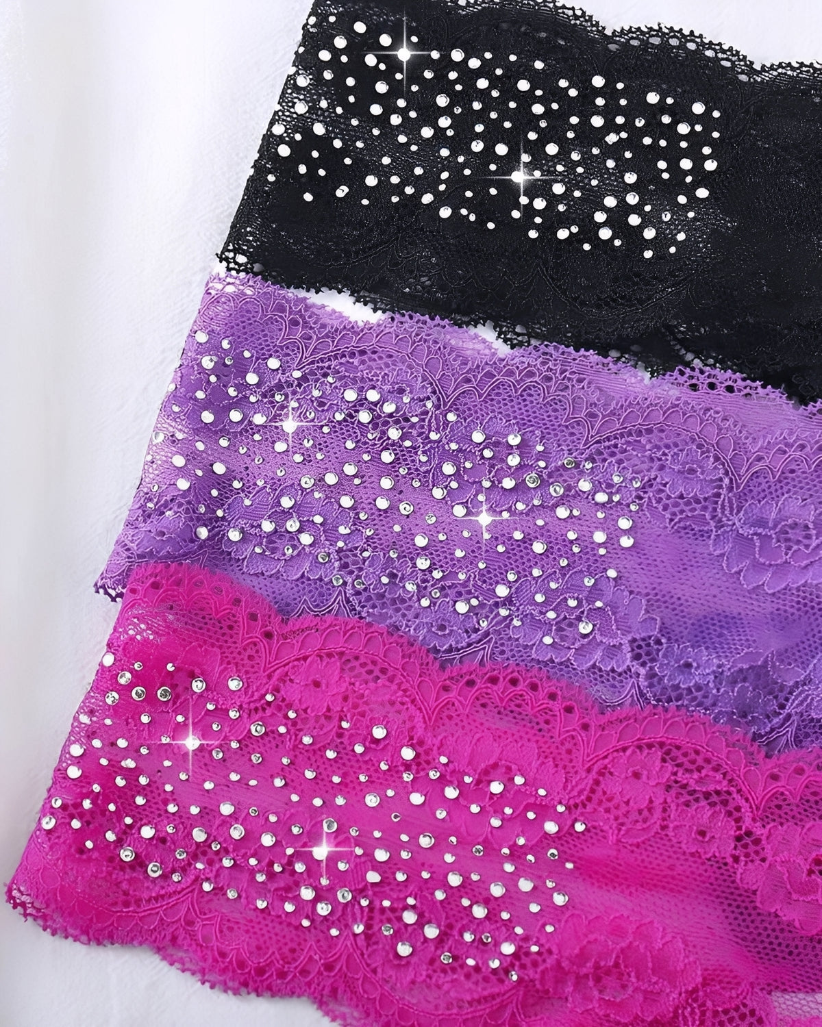 Kit 3 Calcinhas Fio Dental em Renda com Strass, preto, roxo, rosa- Lingerie Sexy e Confortável para Noite Especial e Presente Sensual