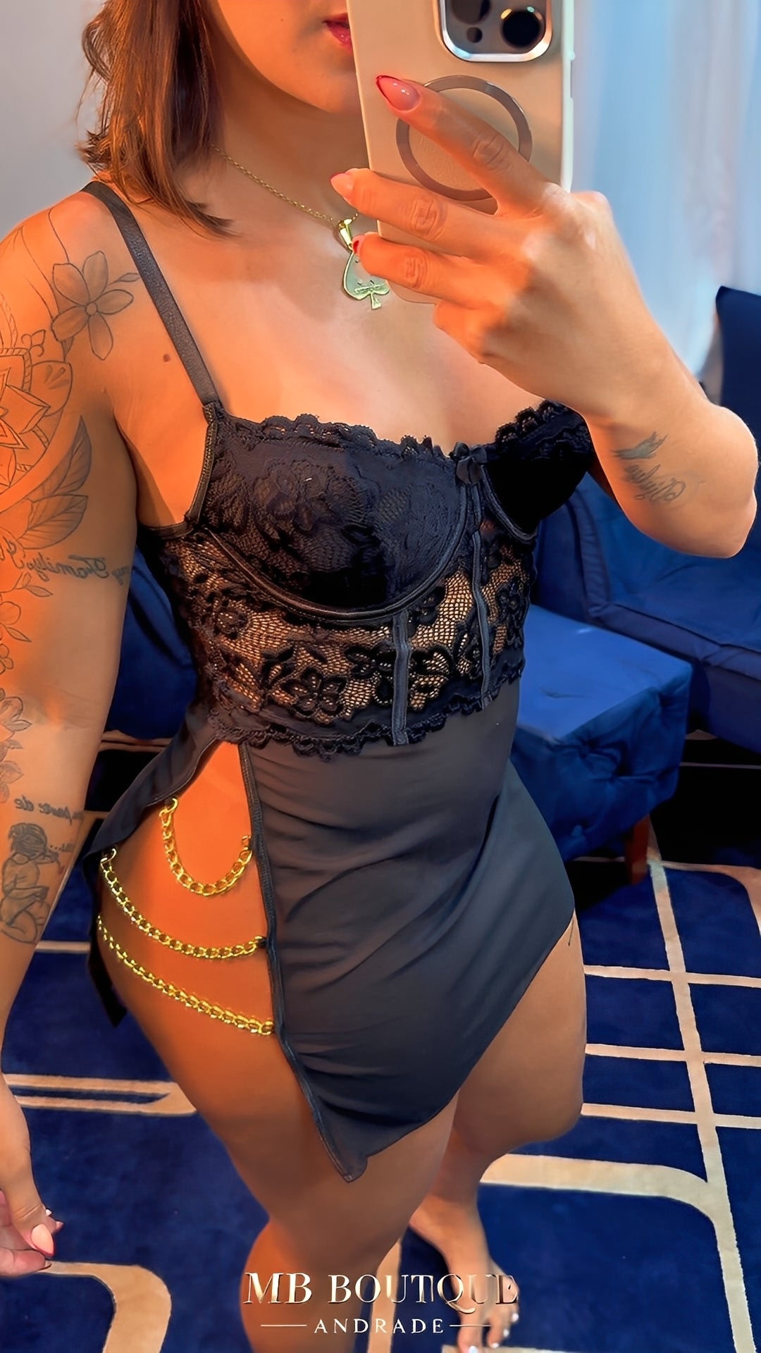 Camisola Sensual Preta em Renda com Transparência e Correntes Douradas - Lingerie Feminina Elegante P ao GG